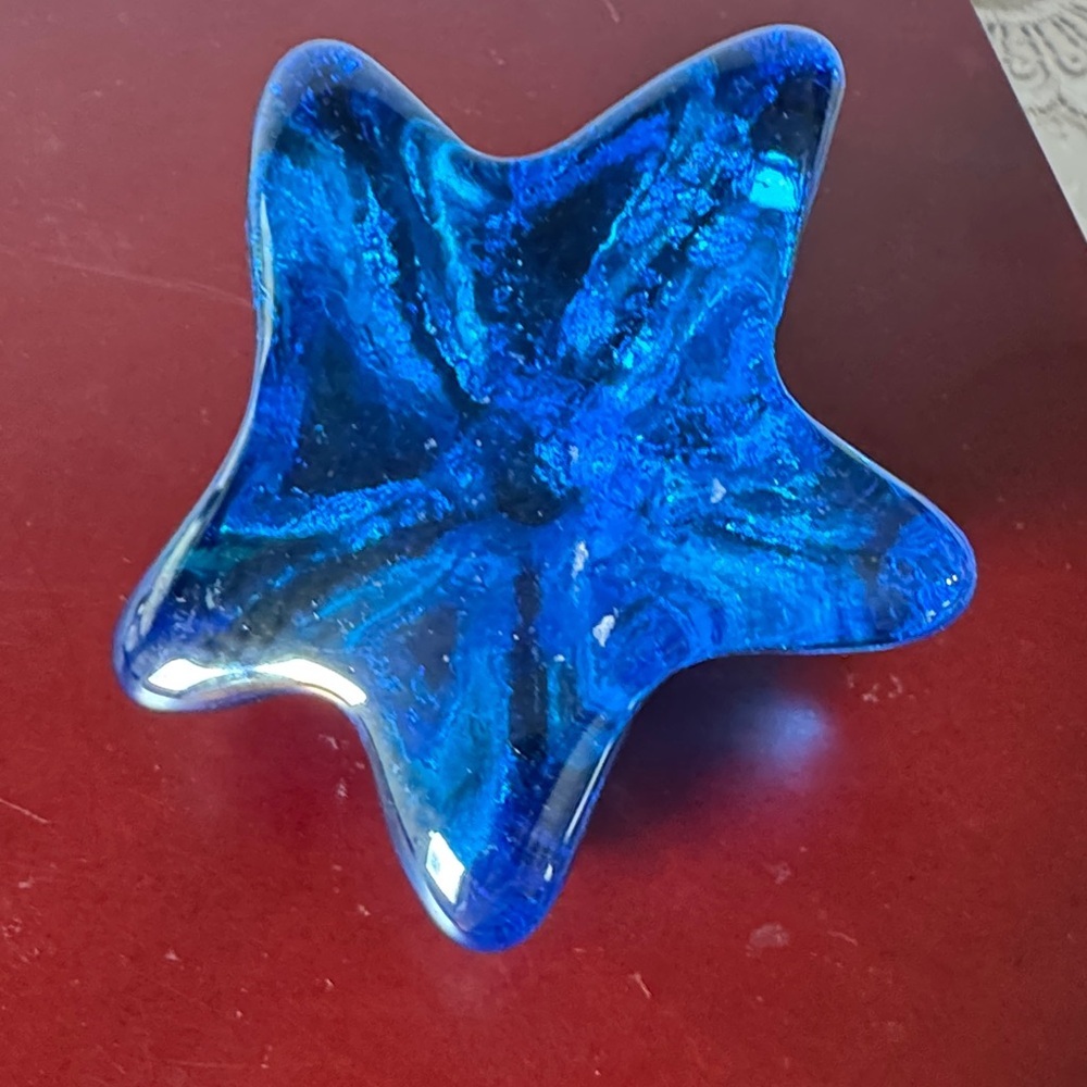 Iridescent Star-Shaped Sculpture - Picture 3 of 4